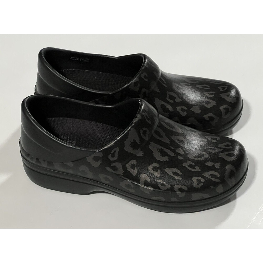 Crocs Dual Comfort Black Nursing Work Clogs Non-Slip Shoes Women's Sz 8